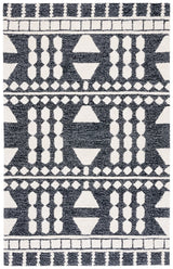 Safavieh Capri 4'-0" x 6'-0" Rug in Black / Ivory