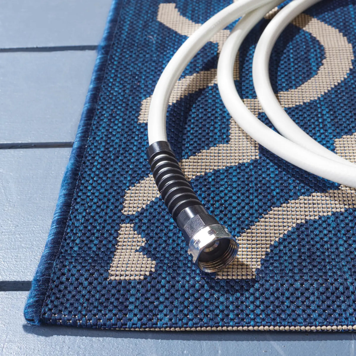Safavieh Courtyard 4'-0" x 5'-7" Rug in Navy / Beige