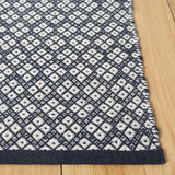 Safavieh Kilim 4'-0" x 6'-0" Rug in Black / Ivory