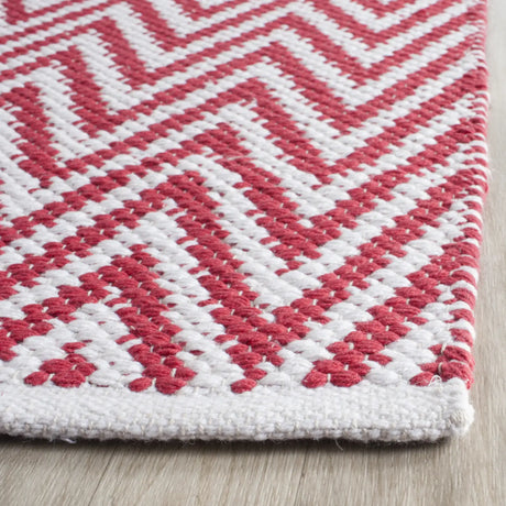 Safavieh Montauk 2'-3" x 7'-0" Rug in Red / Ivory