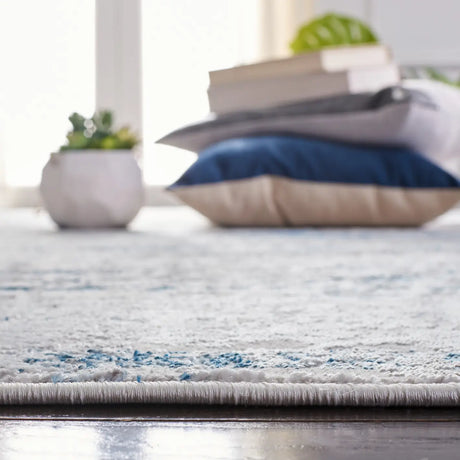 Safavieh Amelia 4'-5" x 6'-5" Rug in Grey / Blue