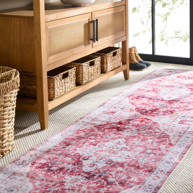 Safavieh Martha Stewart Washable 2'-6" x 8'-0" Rug in Rust / Gold