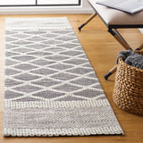 Safavieh Marbella 2'-3" x 8'-0" Rug in Ivory / Black