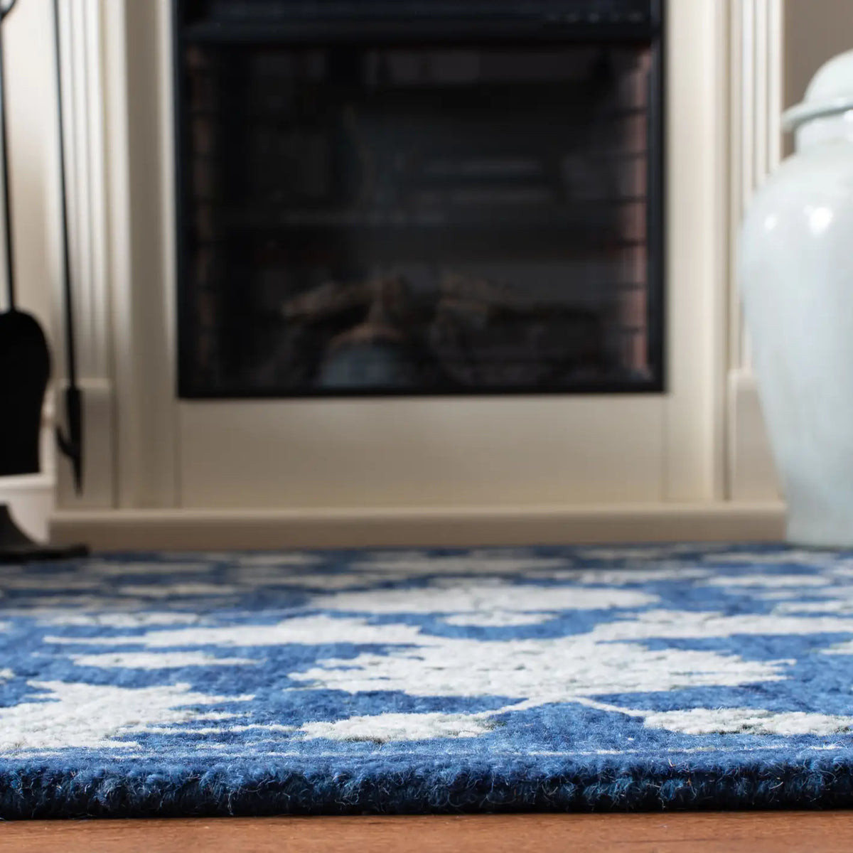 Safavieh Micro-Loop 4'-0" x 6'-0" Rug in Navy / Grey