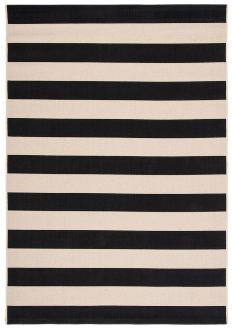 Safavieh Courtyard 4'-0" x 5'-7" Rug in Beige / Black