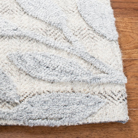 Safavieh Southampton 4'-0" x 6'-0" Rug in Grey