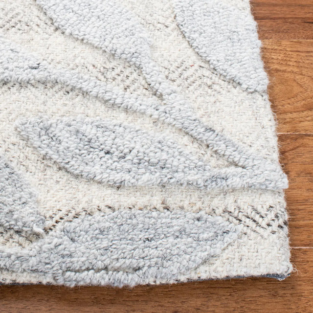 Safavieh Southampton 4'-0" x 6'-0" Rug in Grey