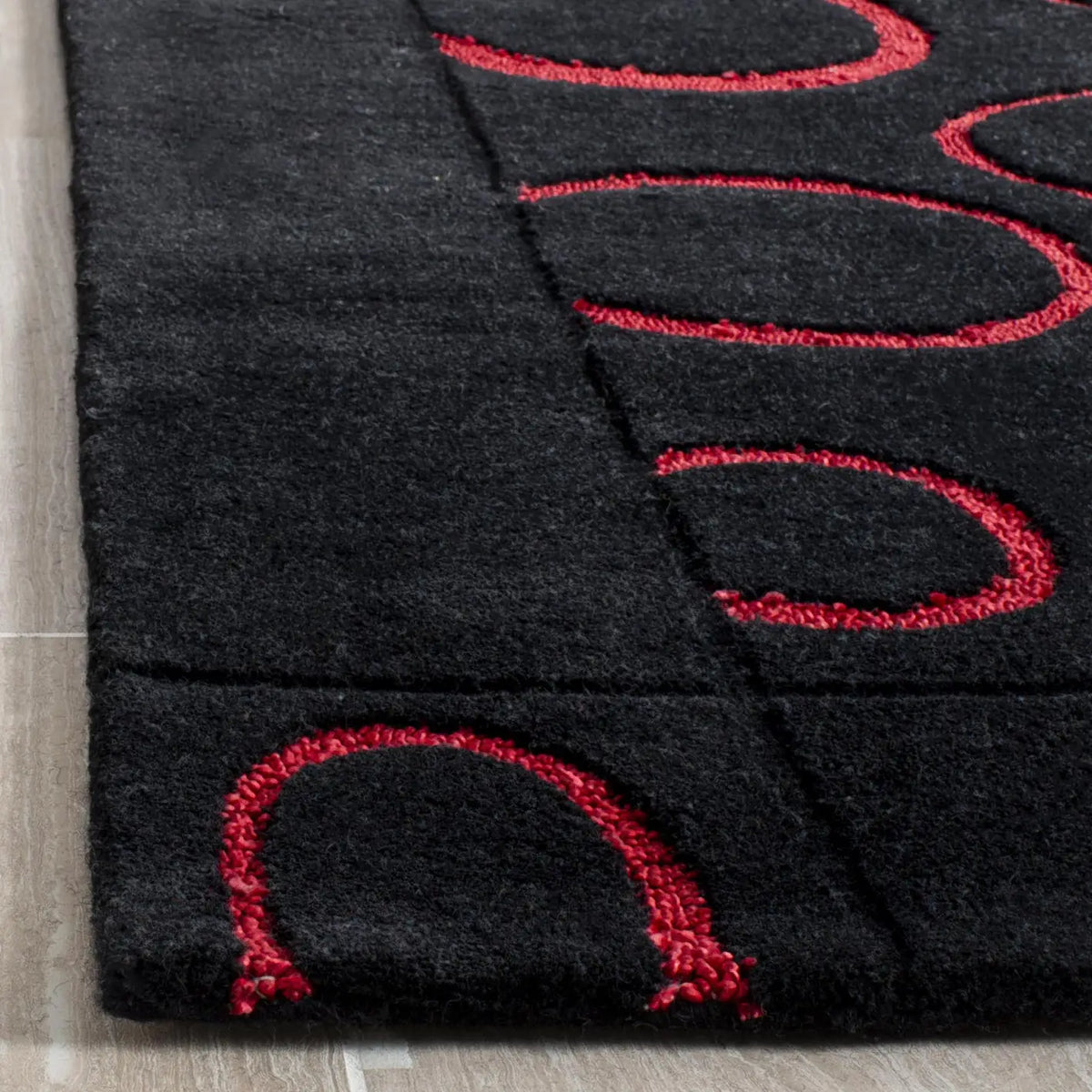 Safavieh Soho 5'-0" x 8'-0" Rug in Black / Red