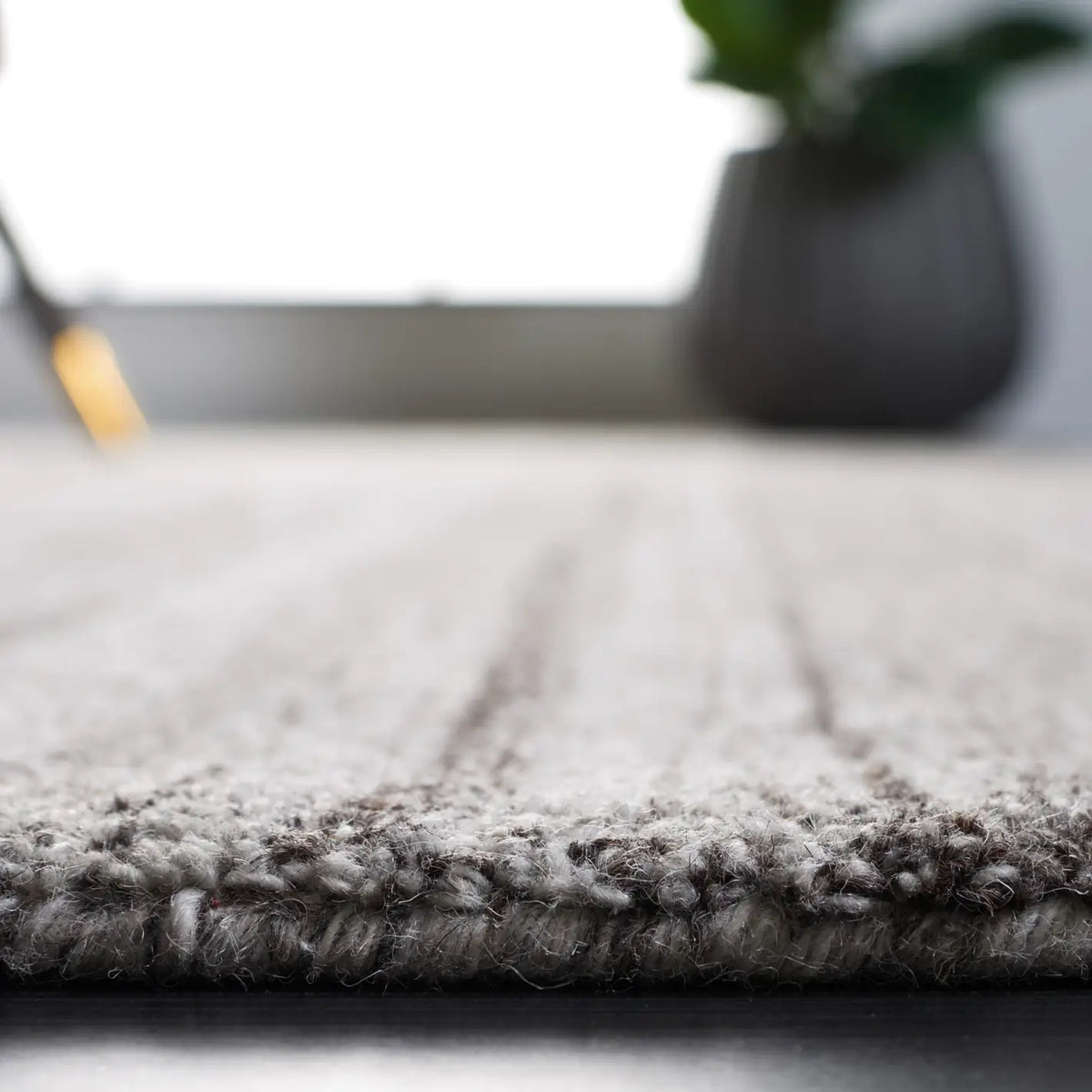 Safavieh Abstract 4'-0" x 6'-0" Rug in Grey
