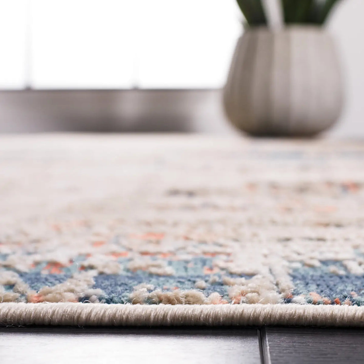 Safavieh Madison 800 4'-5" x 6'-5" Rug in Blue / Grey