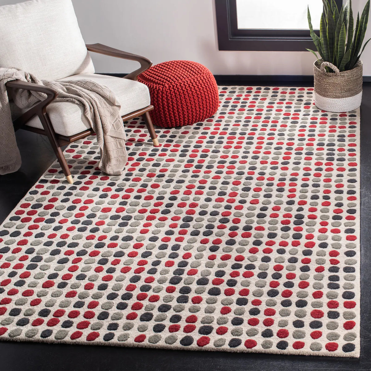 Safavieh Soho 6'-0" x 9'-0" Rug in Ivory / Multi