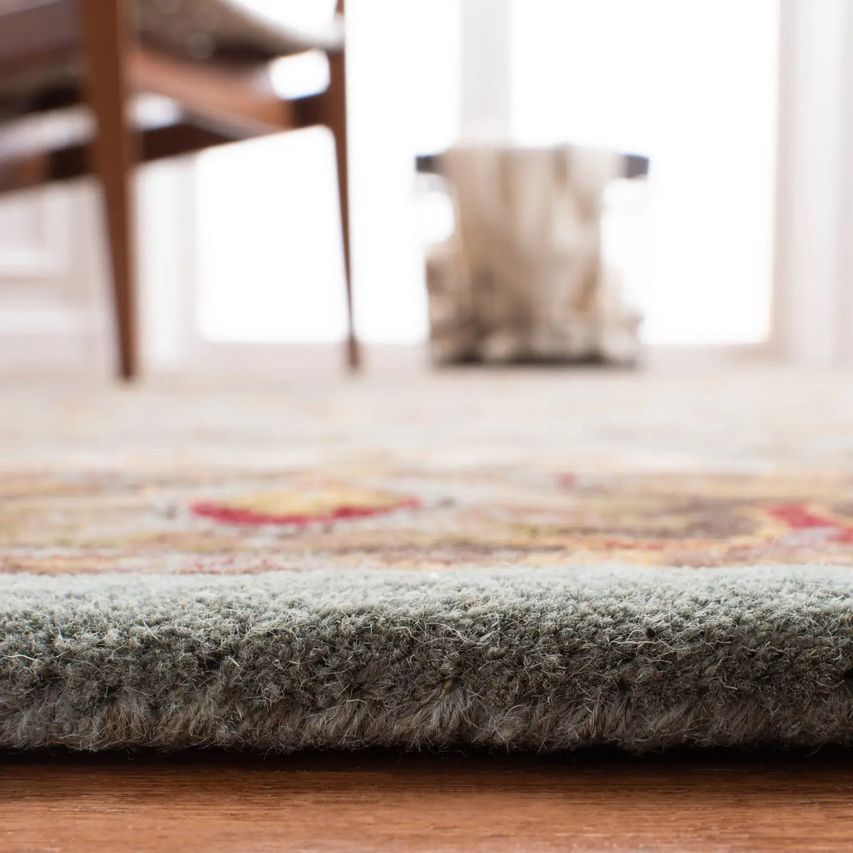Safavieh Heritage 4'-0" x 6'-0" Rug in Blue / Brown