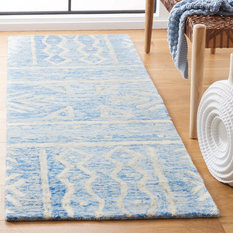 Safavieh Chatham 2'-3" x 7'-0" Rug in Blue / Ivory