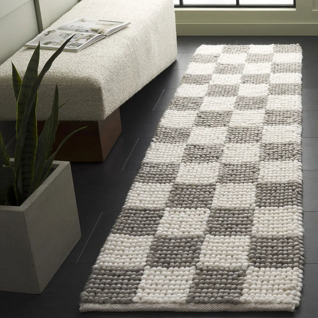 Safavieh Natura 2'-3" x 8'-0" Rug in Grey / Ivory