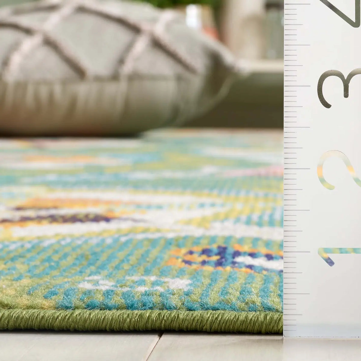 Safavieh Monaco 4'-0" x 6'-0" Rug in Green / Sage