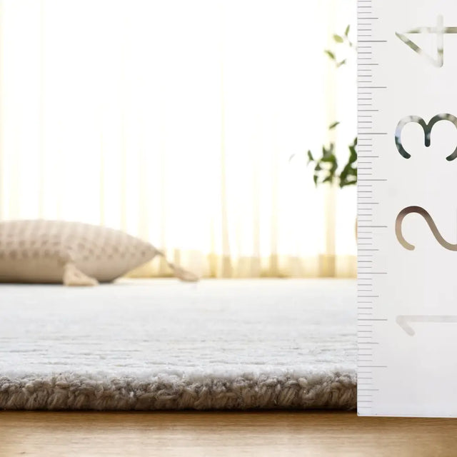 Safavieh Glamour 5'-0" x 8'-0" Rug in Grey / Ivory