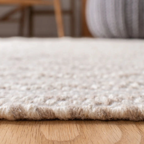 Safavieh Natura 5'-0" x 8'-0" Rug in Beige