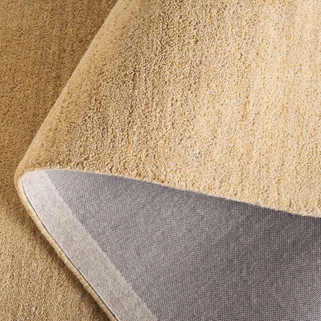Safavieh Himalaya 4'-0" x 6'-0" Rug in Beige