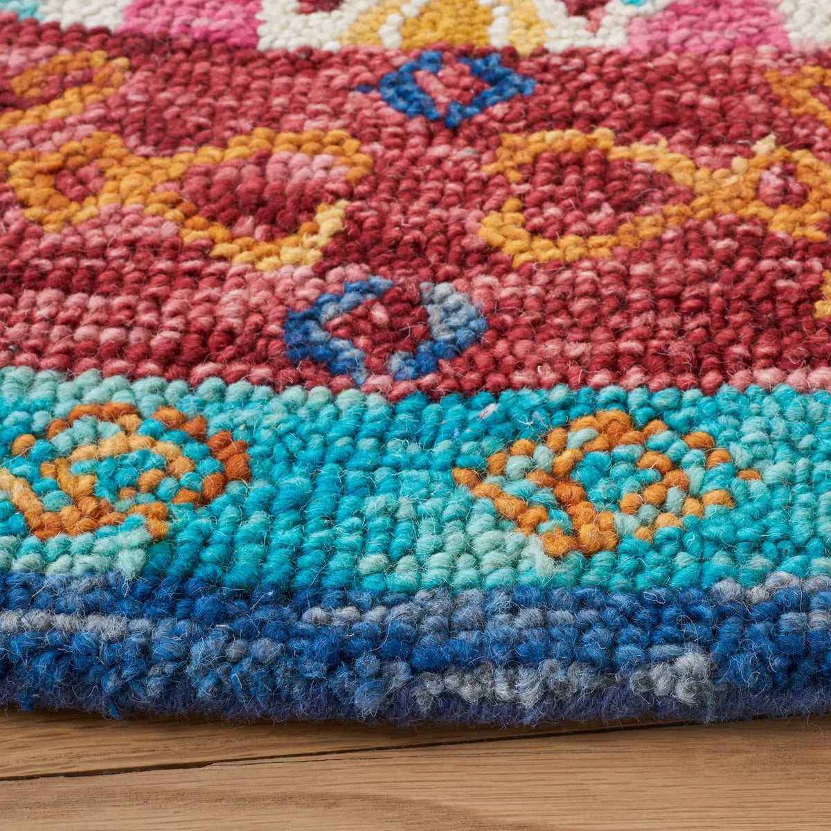 Safavieh Aspen 7'-0" x 7'-0" Rug in Blue / Rust