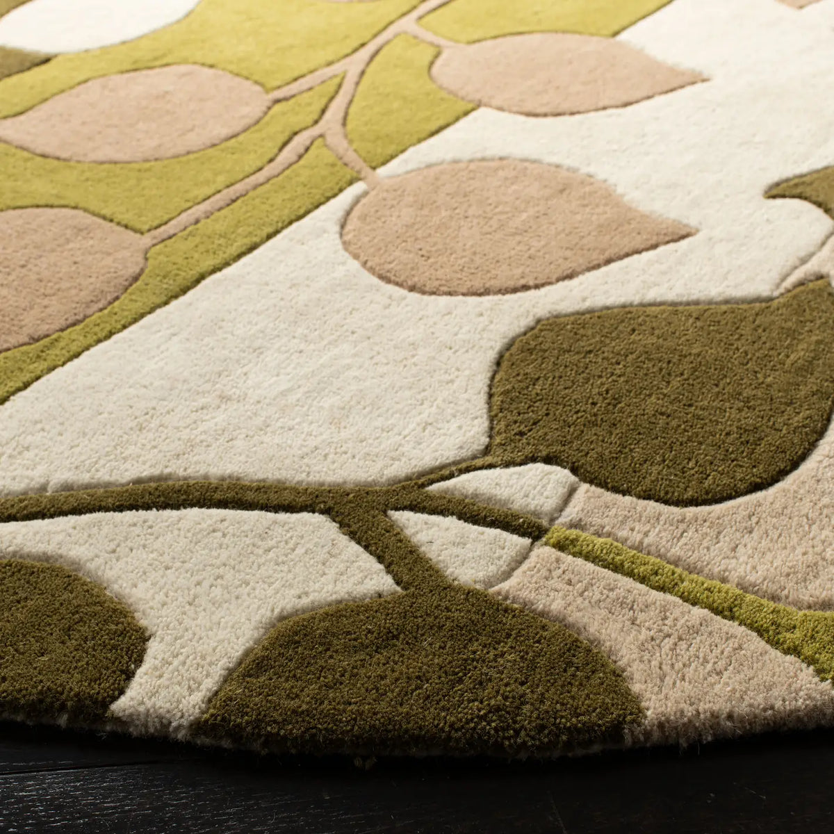 Safavieh Soho 6'-0" x 6'-0" Rug in Green / Beige