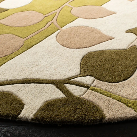 Safavieh Soho 6'-0" x 6'-0" Rug in Green / Beige