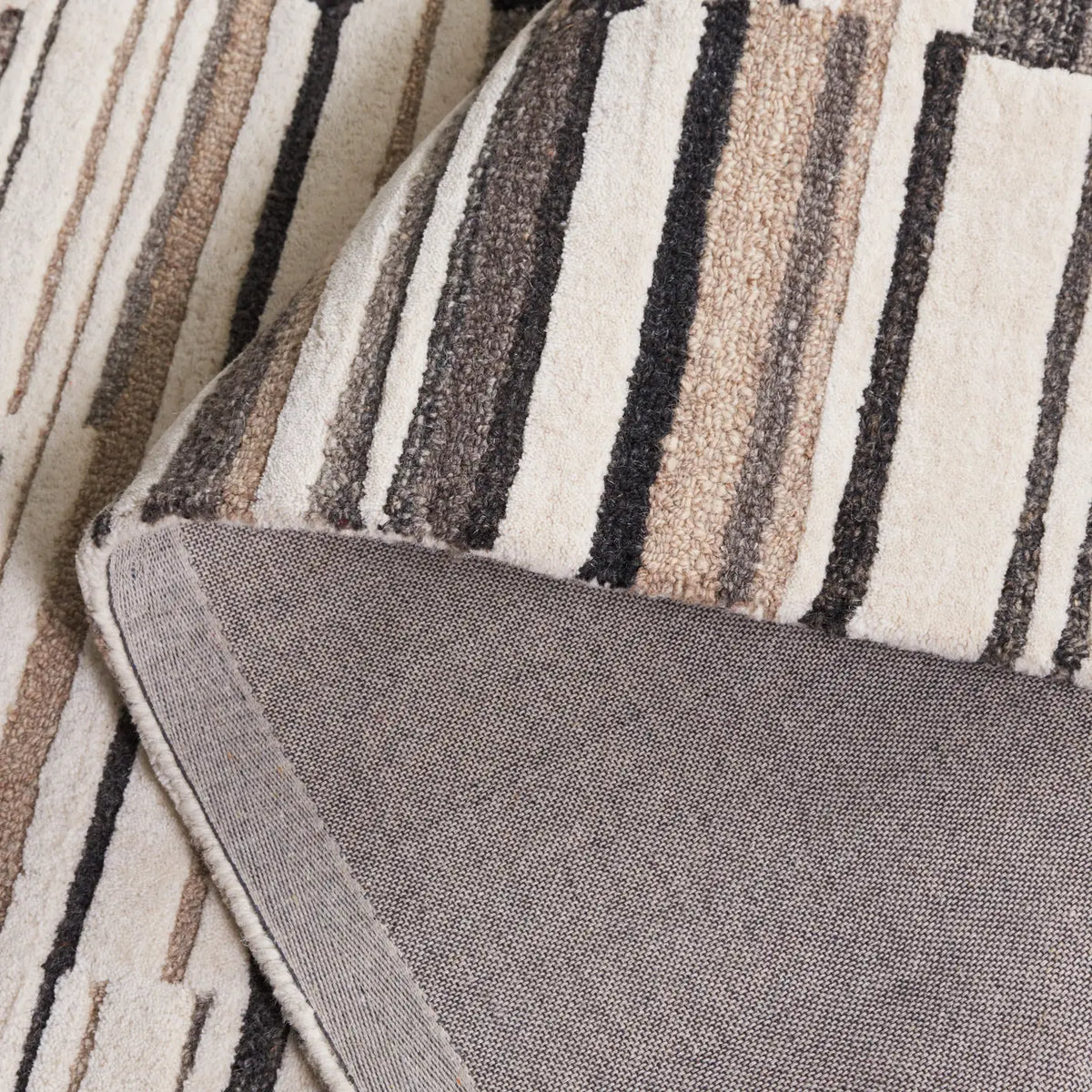 Safavieh Fifth Avenue 4'-0" x 6'-0" Rug in Ivory / Grey
