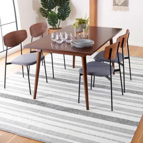 Safavieh Kilim 6'-0" x 9'-0" Rug in Silver / Ivory