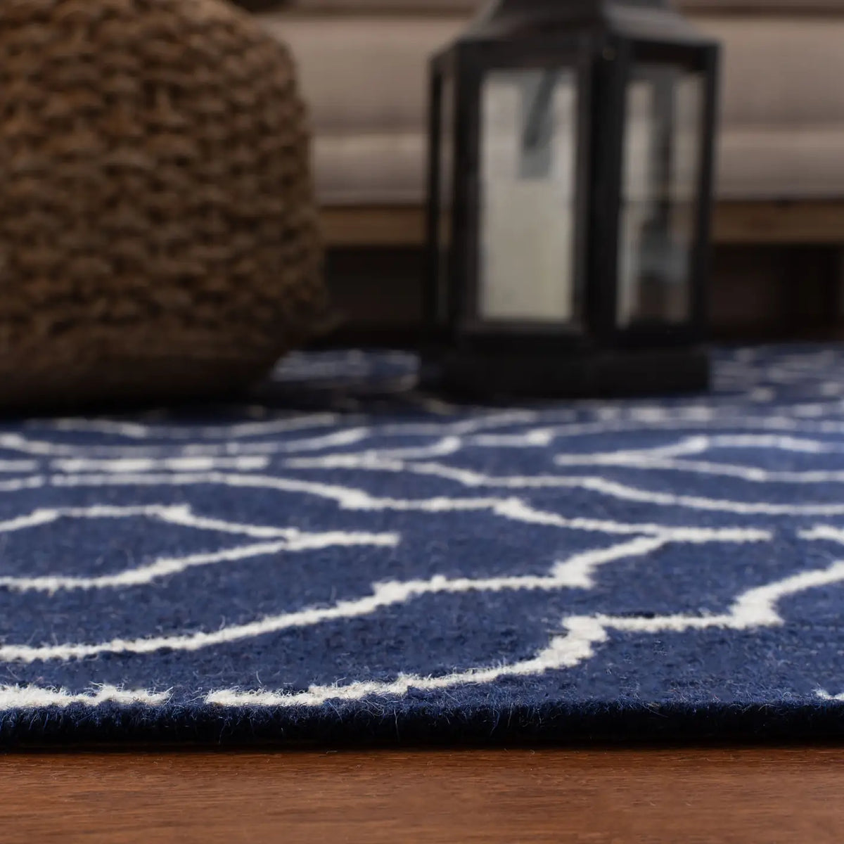 Safavieh Dhurries 4'-0" x 6'-0" Rug in Navy / Ivory
