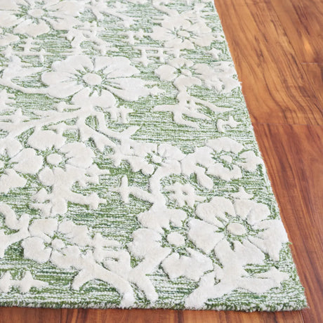 Safavieh Glamour 4'-0" x 6'-0" Rug in Green / Ivory
