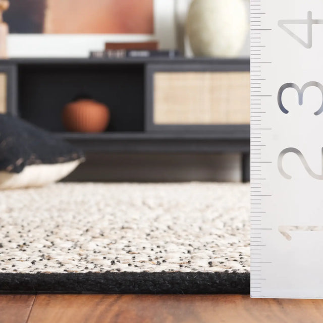 Safavieh Natural Fiber 4'-0" x 6'-0" Rug in Beige