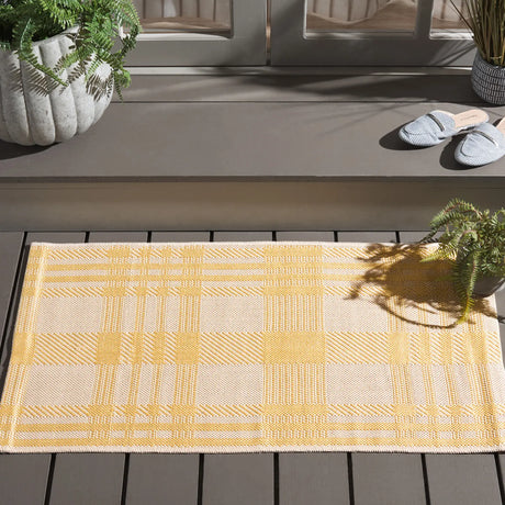 Safavieh Courtyard 2'-0" x 3'-7" Rug in Gold / Beige