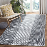 Safavieh Montauk 5'-0" x 8'-0" Rug in Black / Ivory