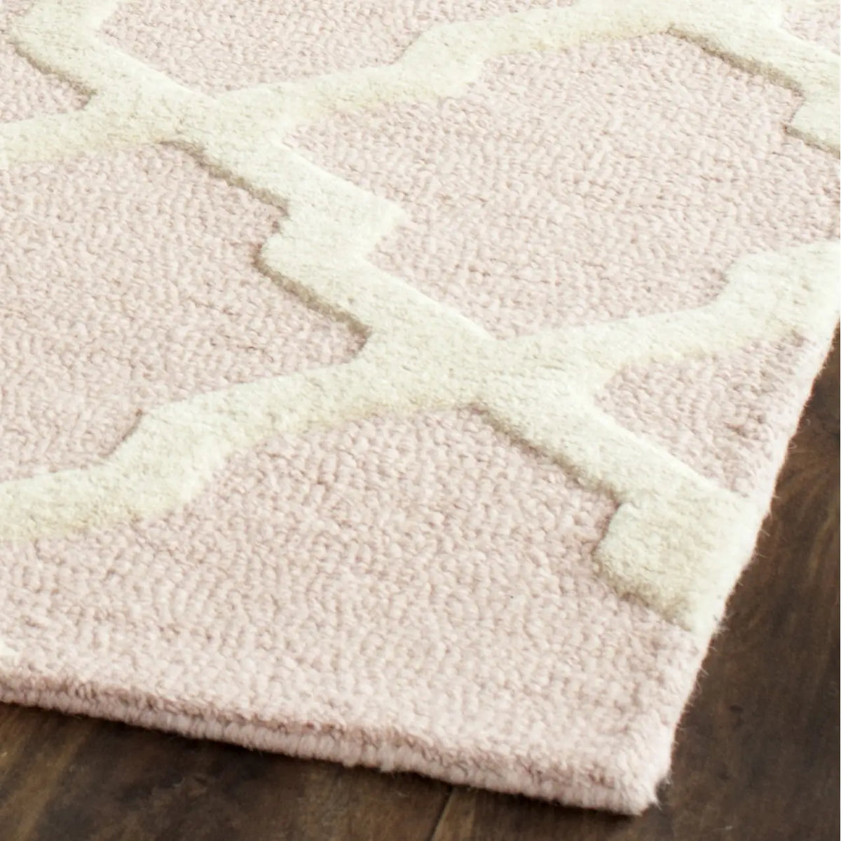 Safavieh Cambridge 10'-0" x 14'-0" Rug in Light Pink / Ivory