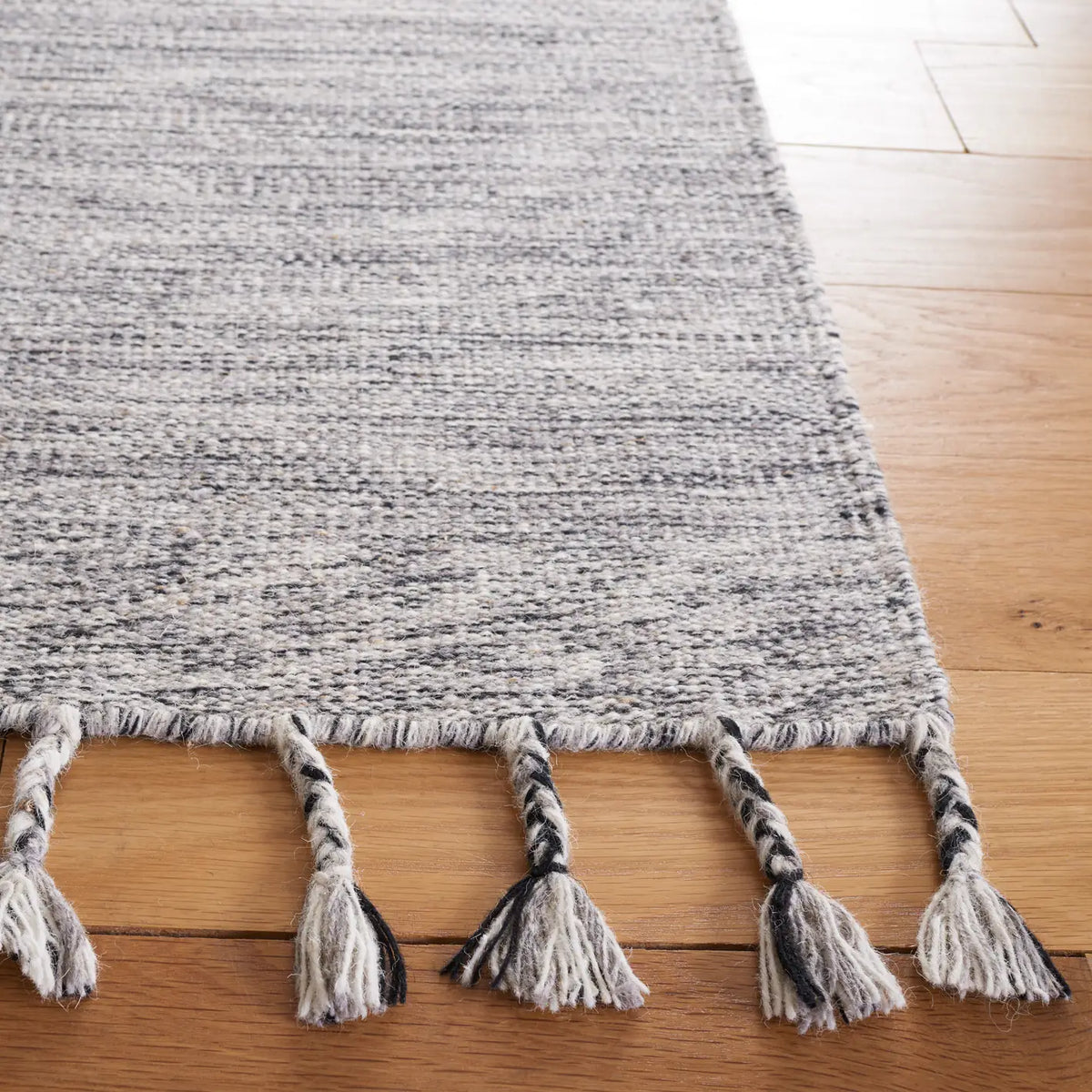 Safavieh Dhurries 4'-0" x 6'-0" Rug in Dark Grey / Beige