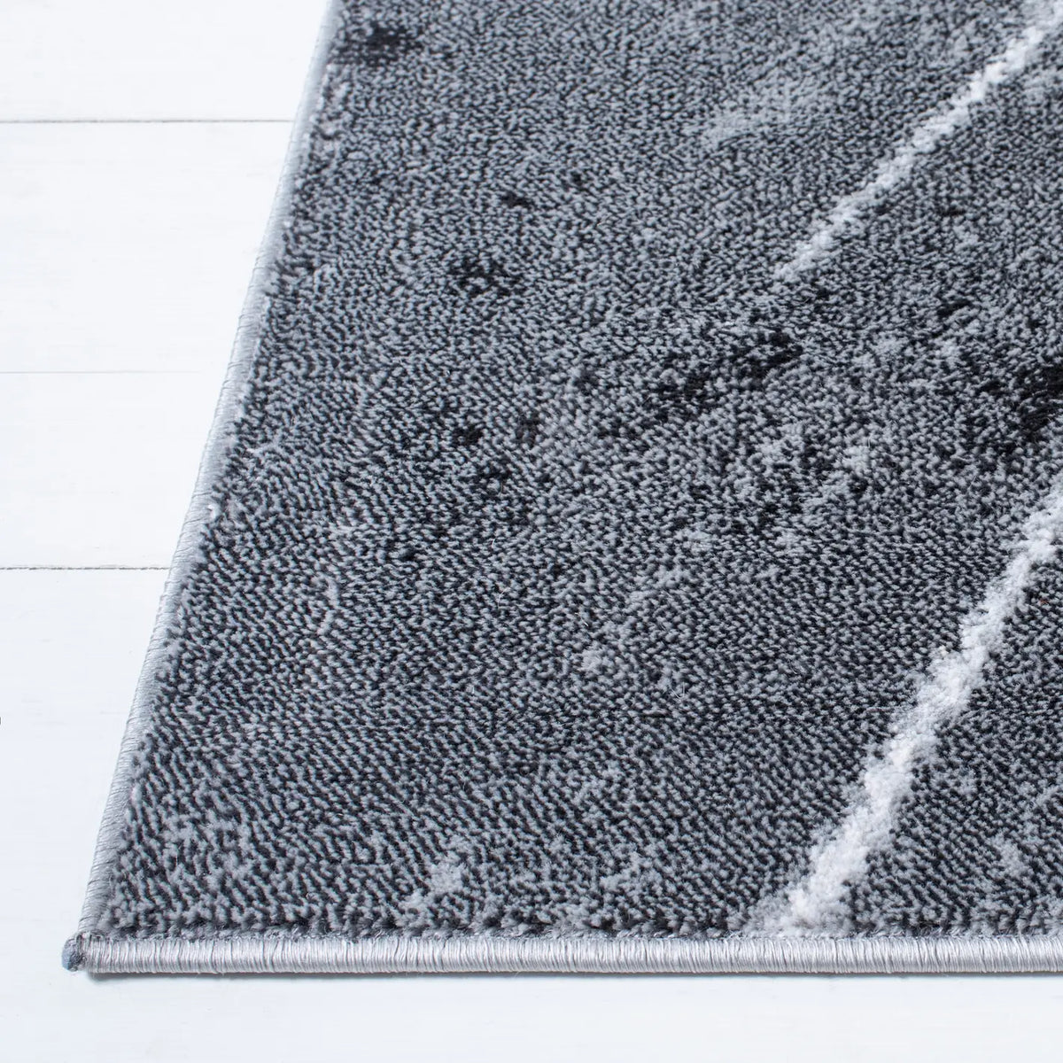 Safavieh Lagoon 4'-5" x 6'-5" Rug in Charcoal / Ivory