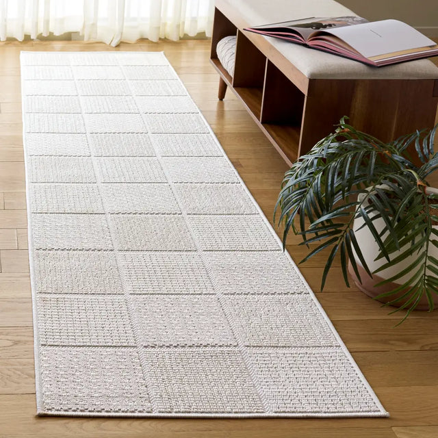 Safavieh Veranda 2'-2" x 9'-0" Rug in Ivory / Beige