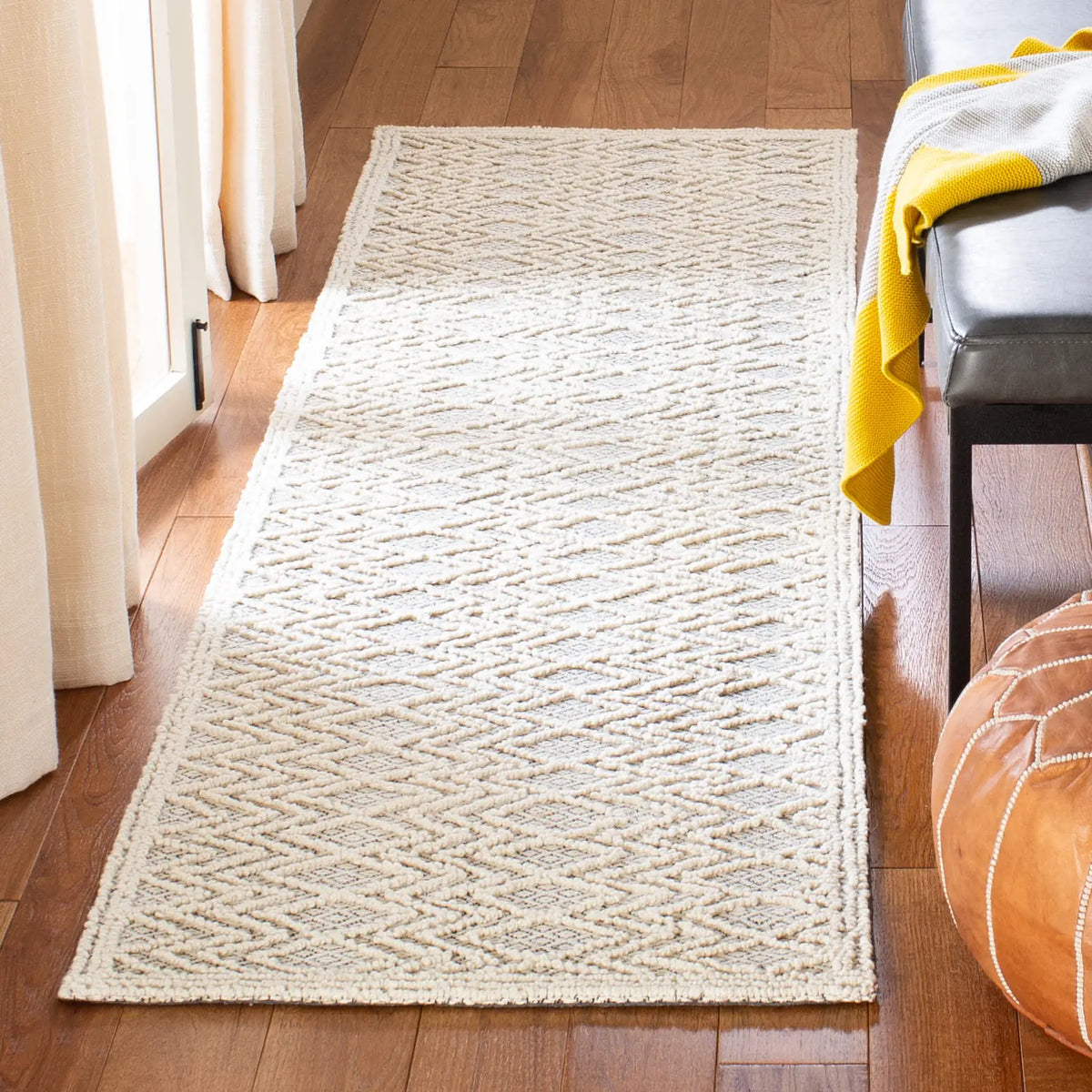 Safavieh Trace 2'-3" x 8'-0" Rug in Grey / Black
