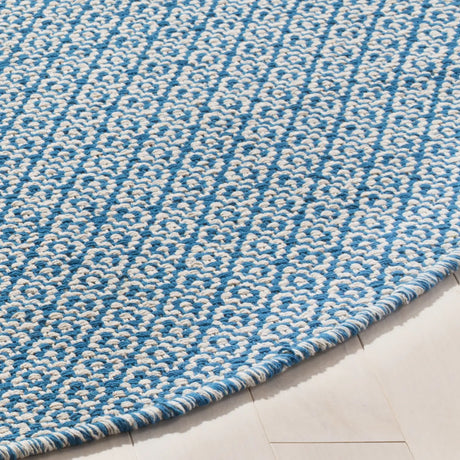 Safavieh Montauk 6'-0" x 6'-0" Rug in Ivory / Blue
