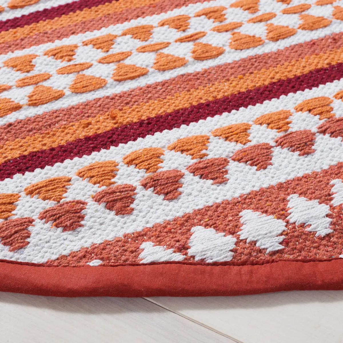 Safavieh Montauk 6'-0" x 6'-0" Rug in Orange / Ivory
