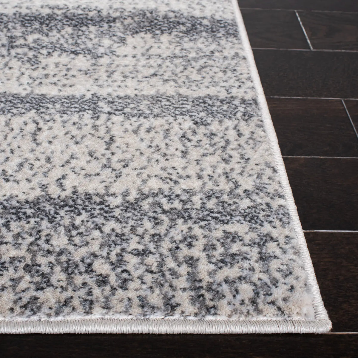Safavieh Carnegie 4'-0" x 6'-0" Rug in Ivory / Grey