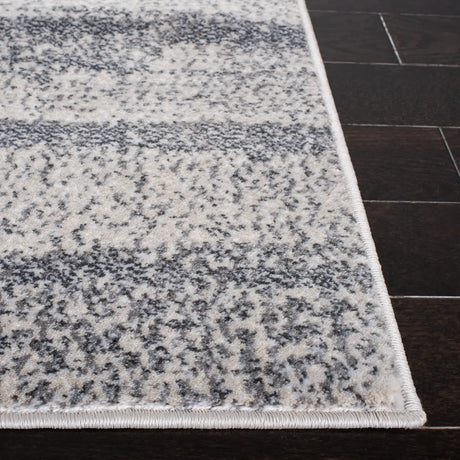 Safavieh Carnegie 4'-0" x 6'-0" Rug in Ivory / Grey