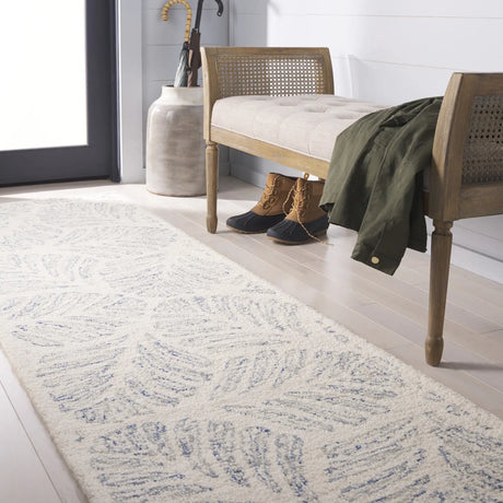 Safavieh Martha Stewart 300 2'-3" x 8'-0" Rug in Ivory / Blue