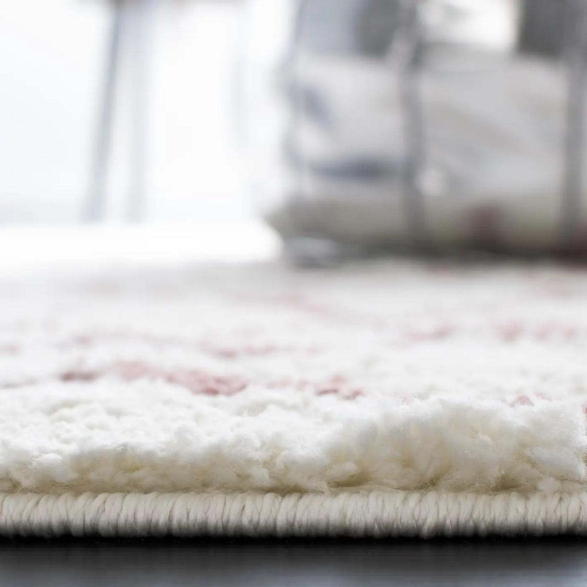 Safavieh Berber Shag 4'-0" x 6'-0" Rug in Ivory / Light Rose
