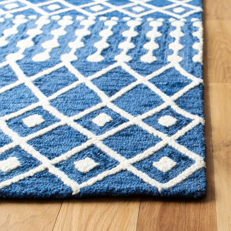 Safavieh Blossom 4'-0" x 6'-0" Rug in Navy / Ivory