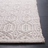 Safavieh Montauk 5'-0" x 8'-0" Rug in Ivory / Grey