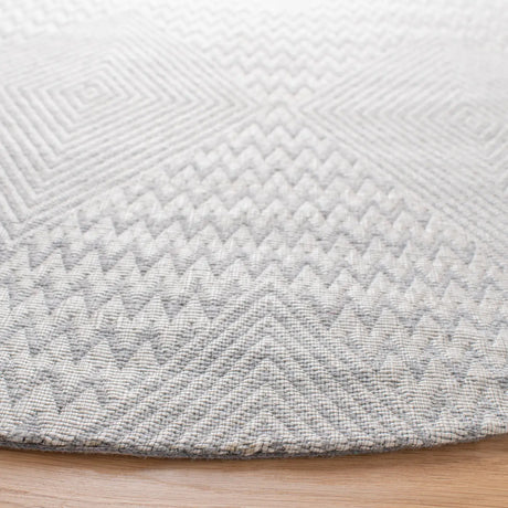 Safavieh Marbella 6'-0" x 6'-0" Rug in Silver / Ivory