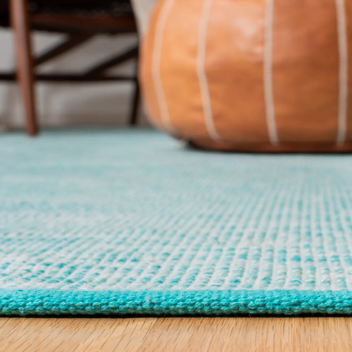 Safavieh Montauk 4'-0" x 6'-0" Rug in Aqua / Blue