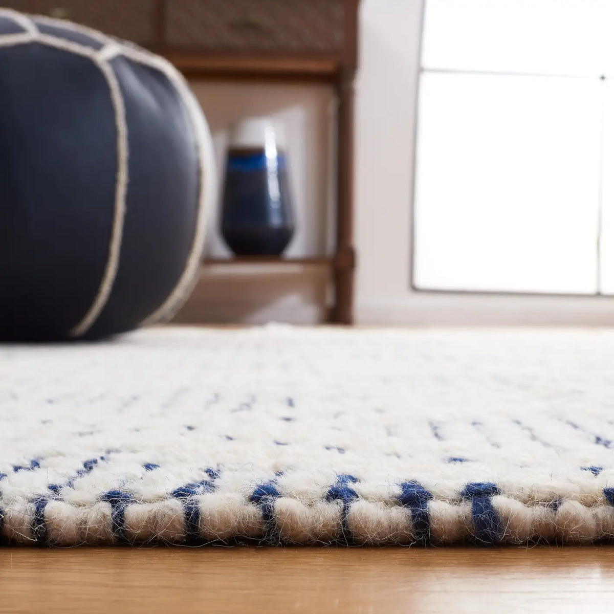 Safavieh Natura 4'-0" x 6'-0" Rug in Ivory / Blue