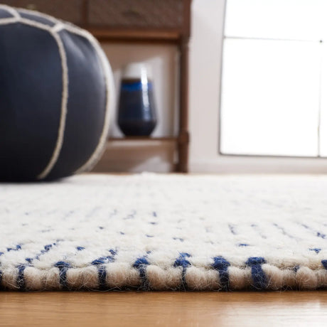 Safavieh Natura 4'-0" x 6'-0" Rug in Ivory / Blue