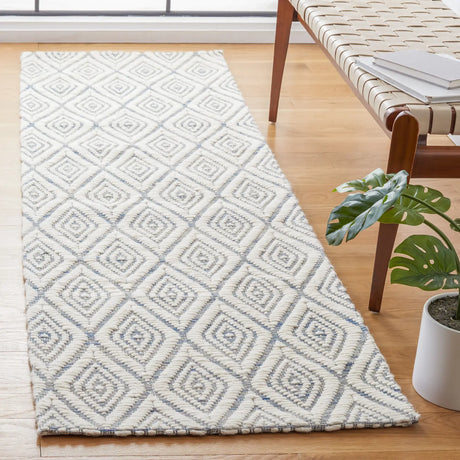Safavieh Marbella 2'-3" x 8'-0" Rug in Blue / Ivory